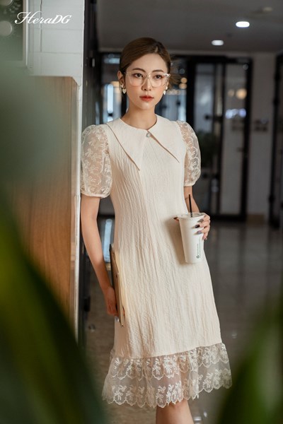 Hiển thị chi tiết cho Đầm phối ren lá cổ to Ảnh của Đầm phối ren lá cổ to